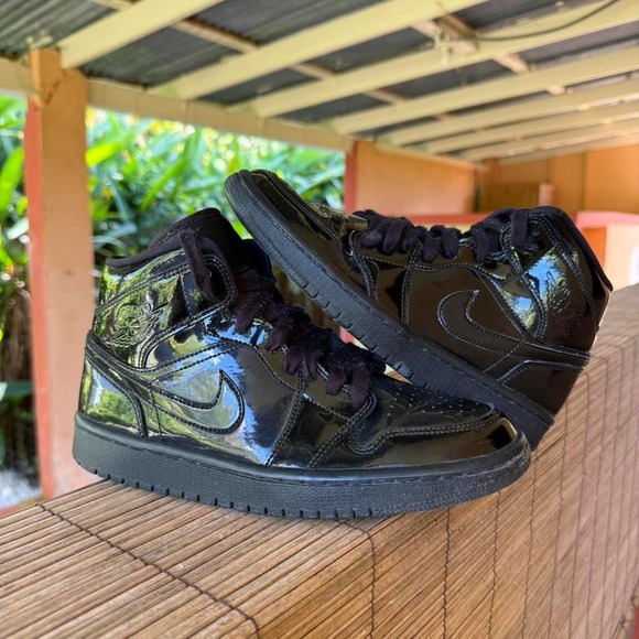 Air Jordan 1‎ Mid SE 7.5 womens triple black sneakers - Picture 1 of 8